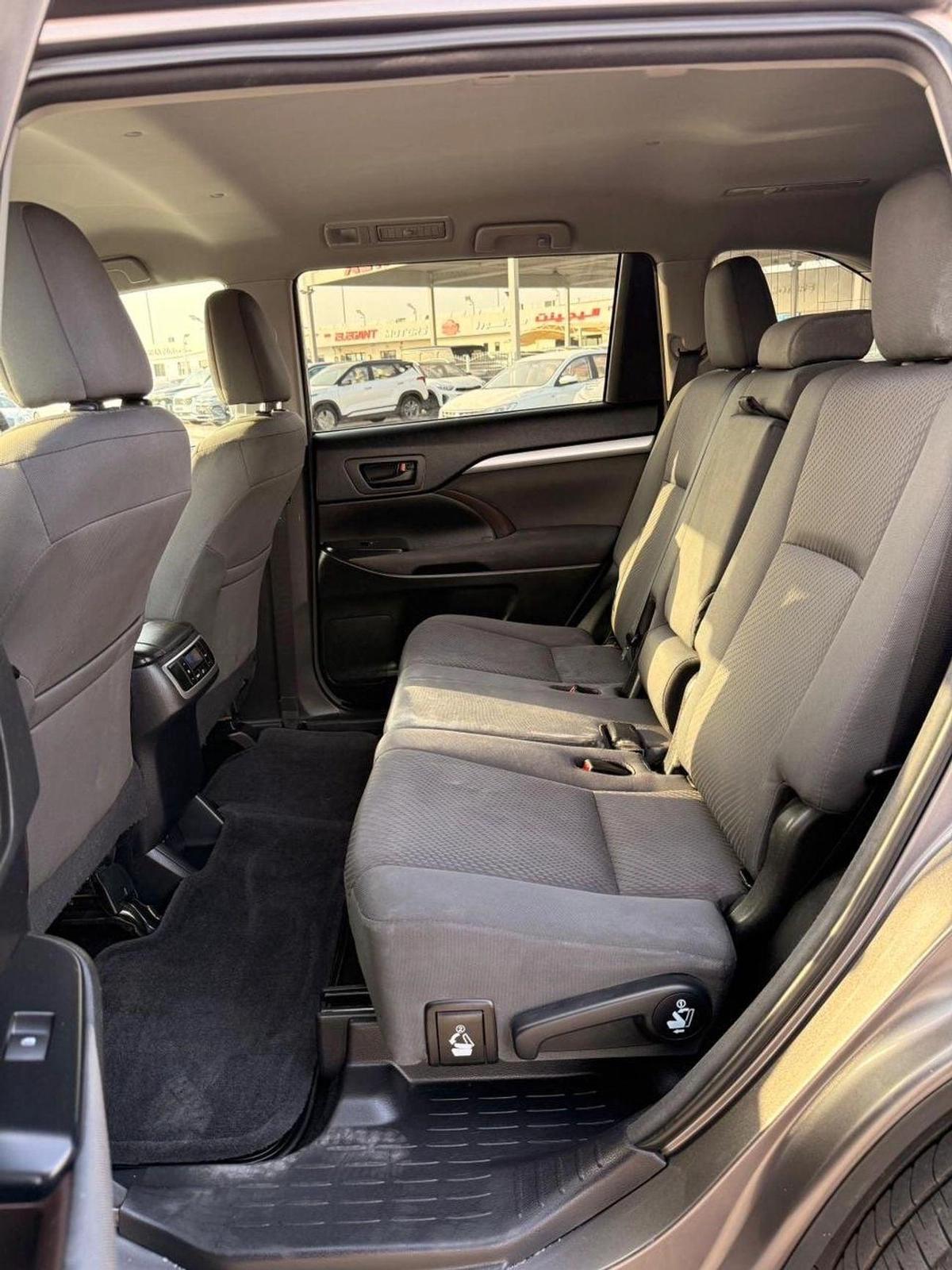 Toyota Highlander LE 3.5 L 2020 model-16-16