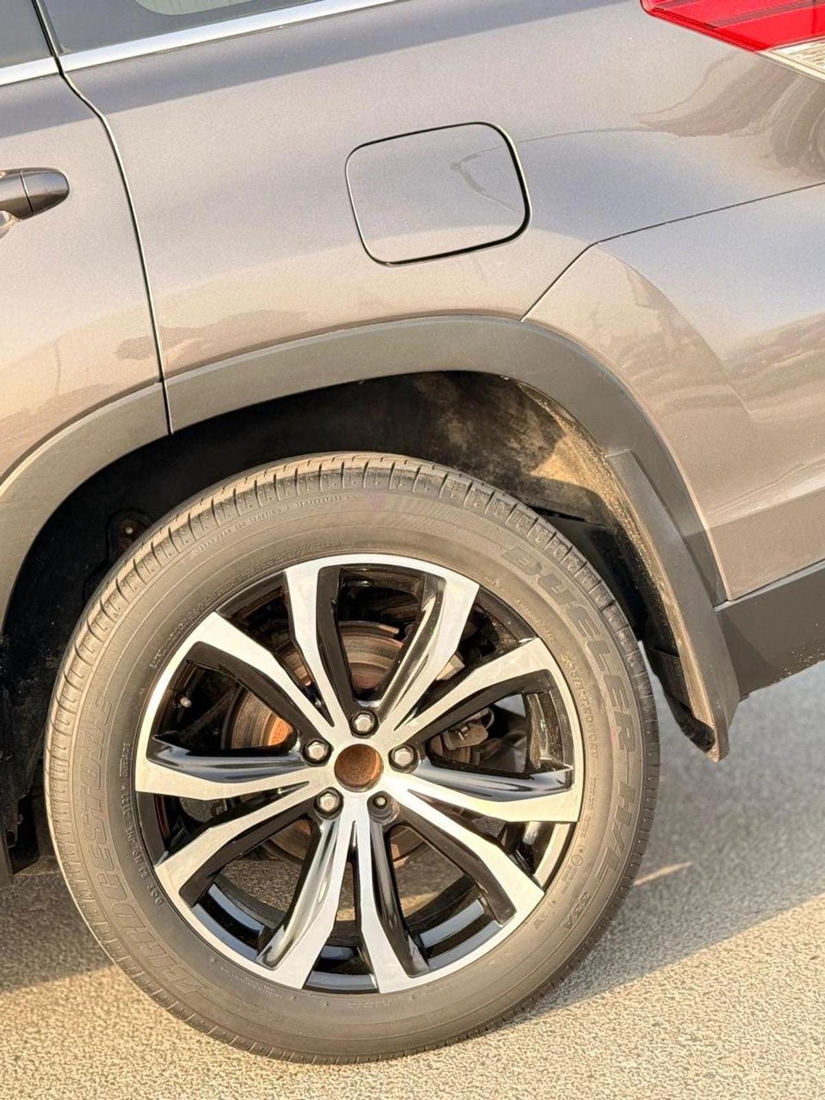 Toyota Highlander LE 3.5 L 2020 model-19-19