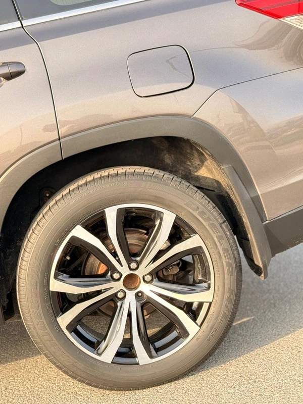 Toyota Highlander LE 3.5 L 2020 model