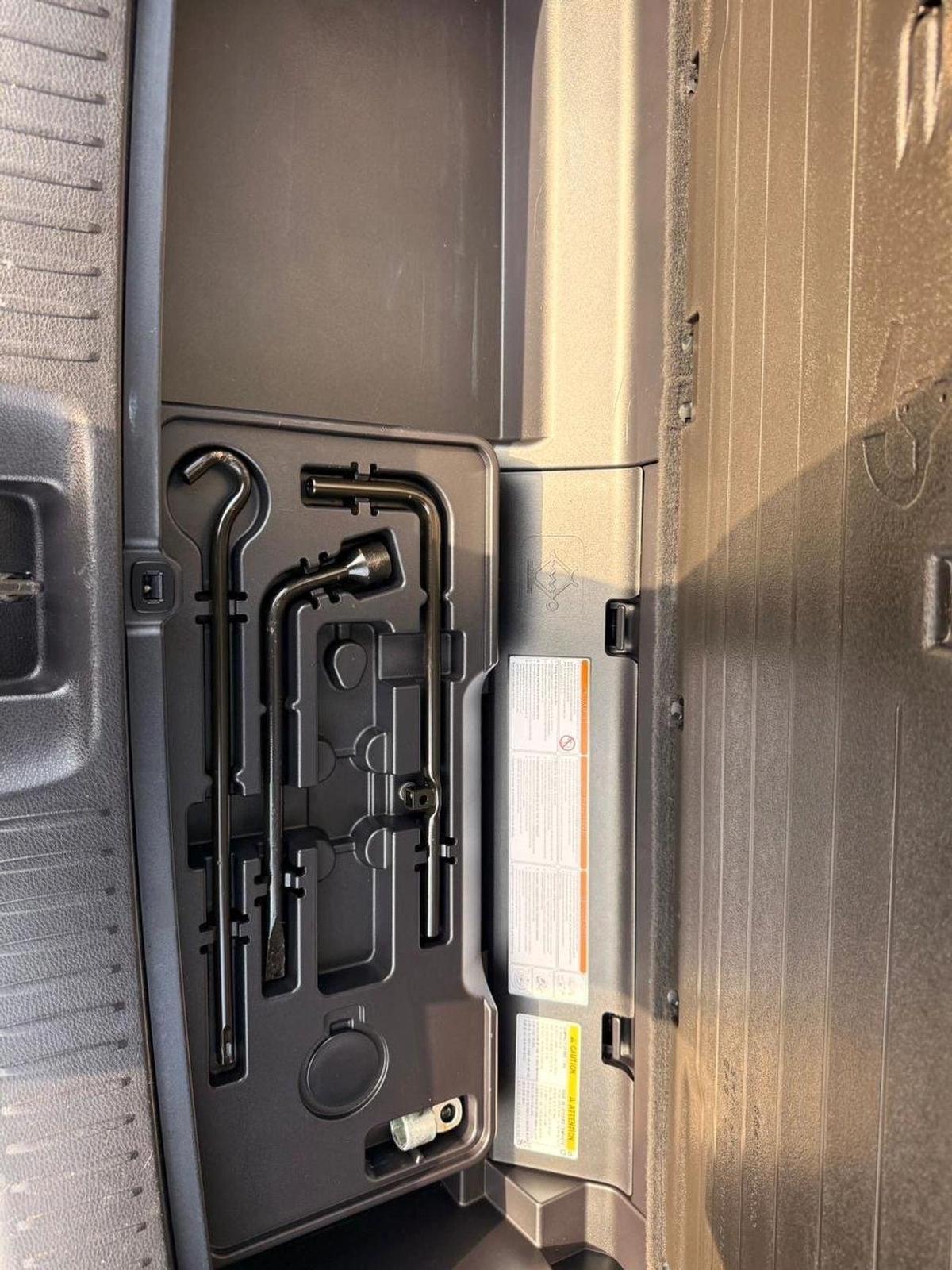 Toyota Highlander LE 3.5 L 2020 model-21-21