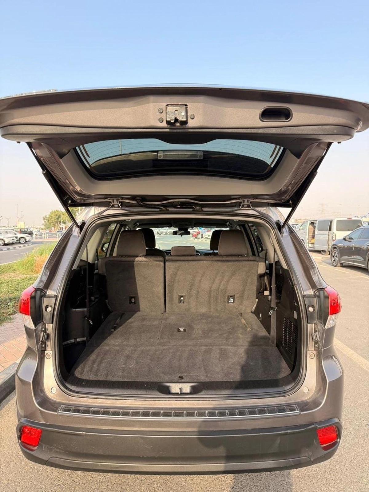 Toyota Highlander LE 3.5 L 2020 model-22-22