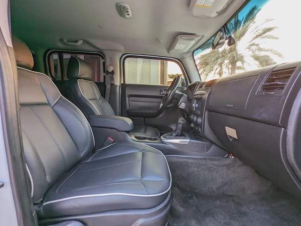 Hummer H3 2006 GCC Premium Condition With Leather seats Navigation Low Km Perfect Family Suv