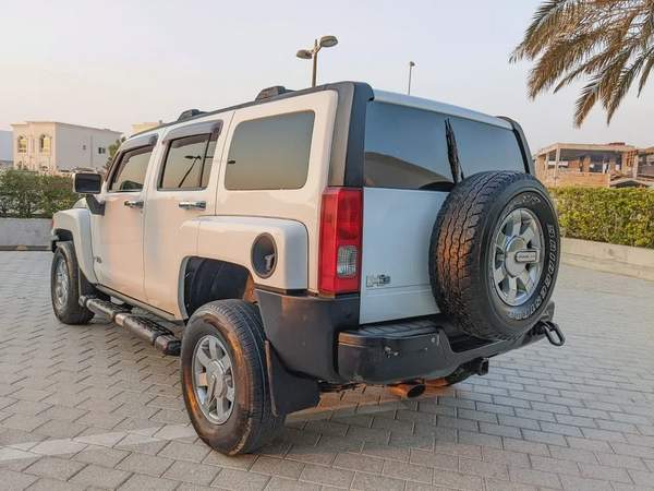 Hummer H3 2006 GCC Premium Condition With Leather seats Navigation Low Km Perfect Family Suv