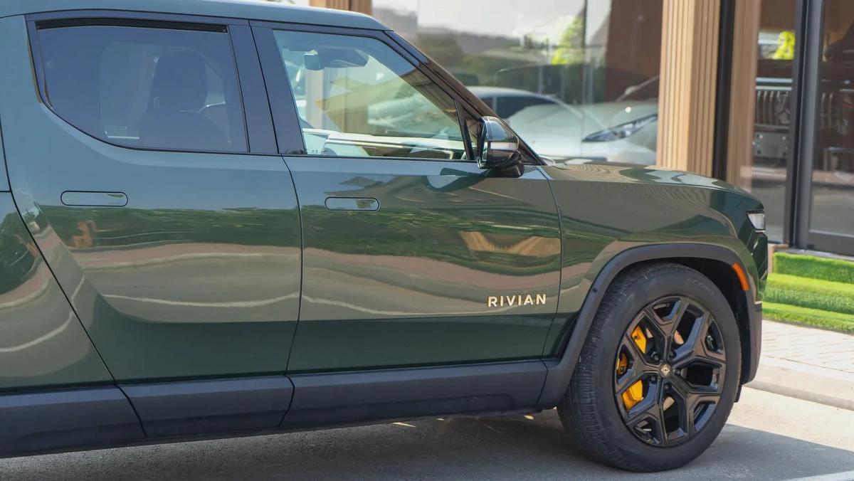 2022 Rivian R1T Adventure | Large Battery | Full Options | Very Clean and Low Mileage-3-3