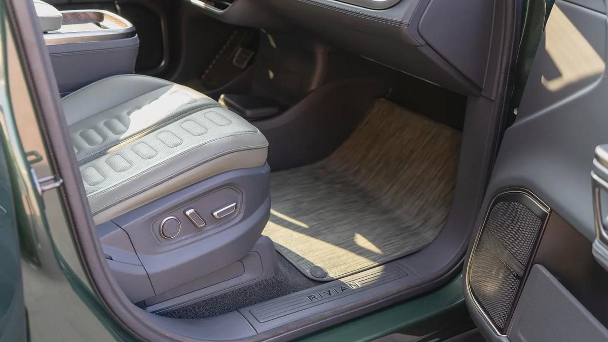 2022 Rivian R1T Adventure | Large Battery | Full Options | Very Clean and Low Mileage-11-11