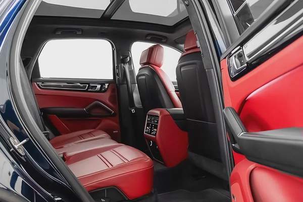 6,965 AED / 60 month’s | 0% DP | 2022 Porsche Cayenne GTS / Full Porsche Service History Warranty