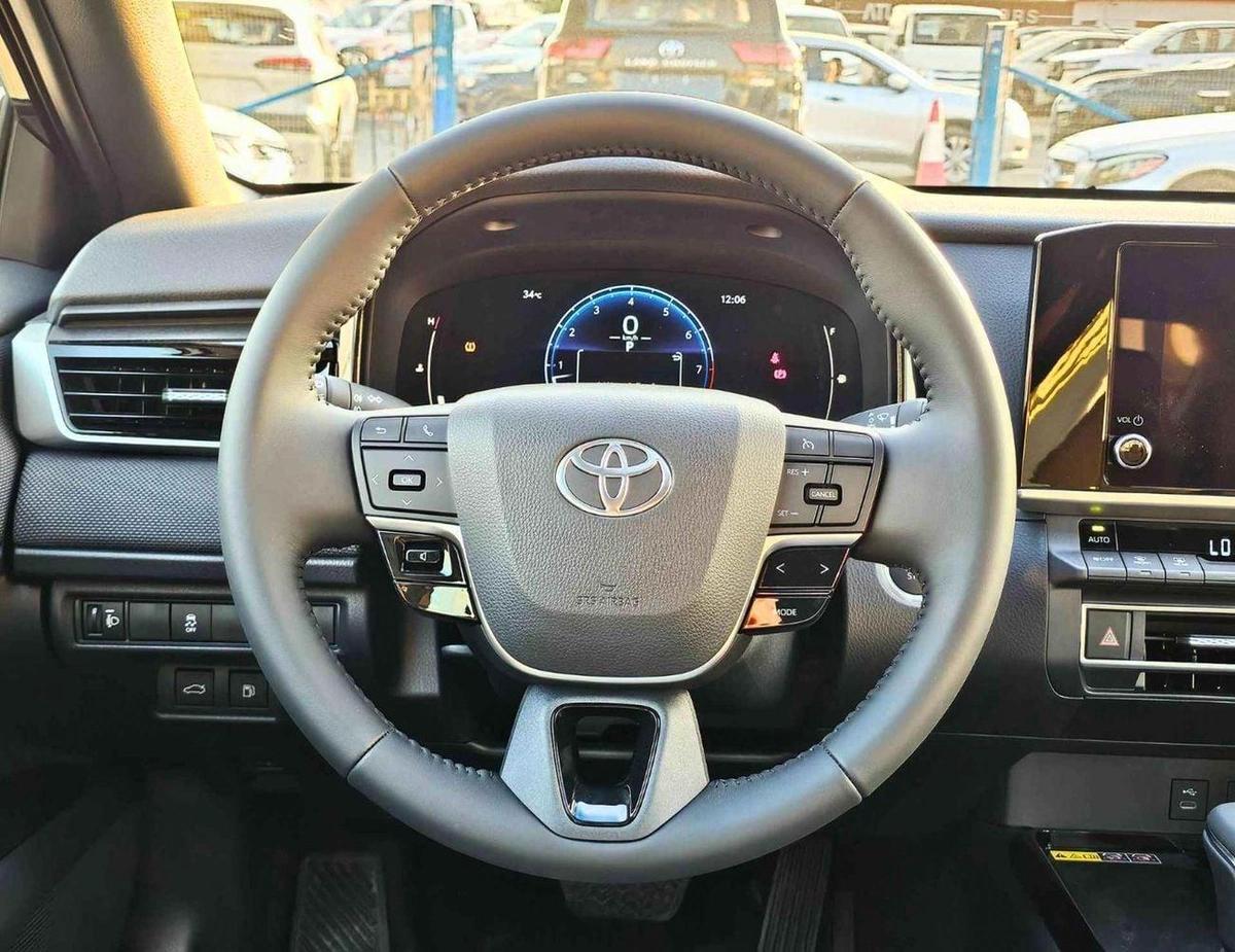 Toyota Camry LE / 2.5L V4 PETROL / DRIVER POWER SEAT / SUNROOF (CODE # LE)-12-12
