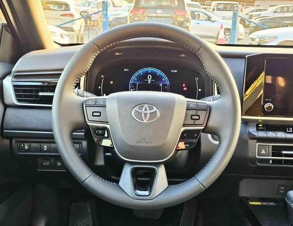 Toyota Camry LE / 2.5L V4 PETROL / DRIVER POWER SEAT / SUNROOF (CODE # LE)