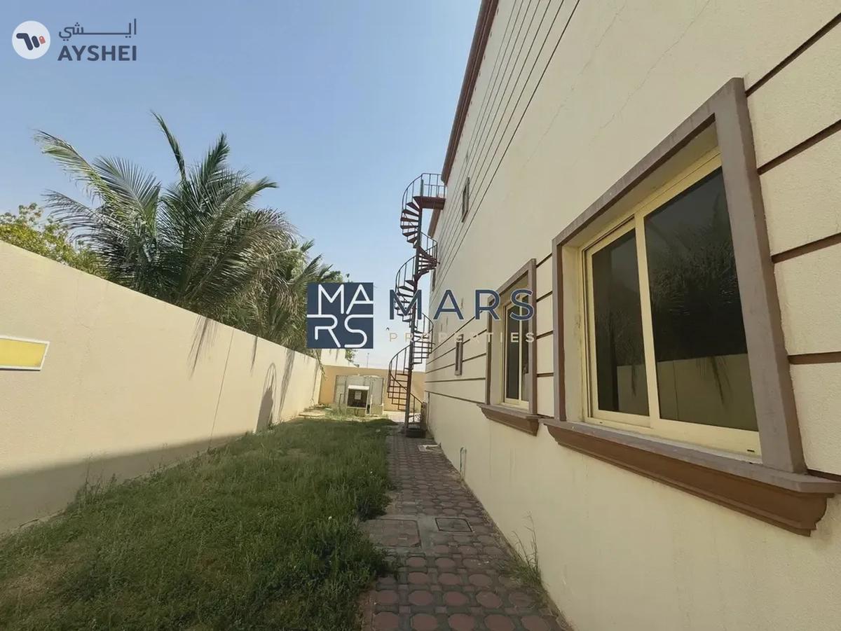 Luxurious 4bedrooms Vvilla is available for rent in barashii sharjah-5-5