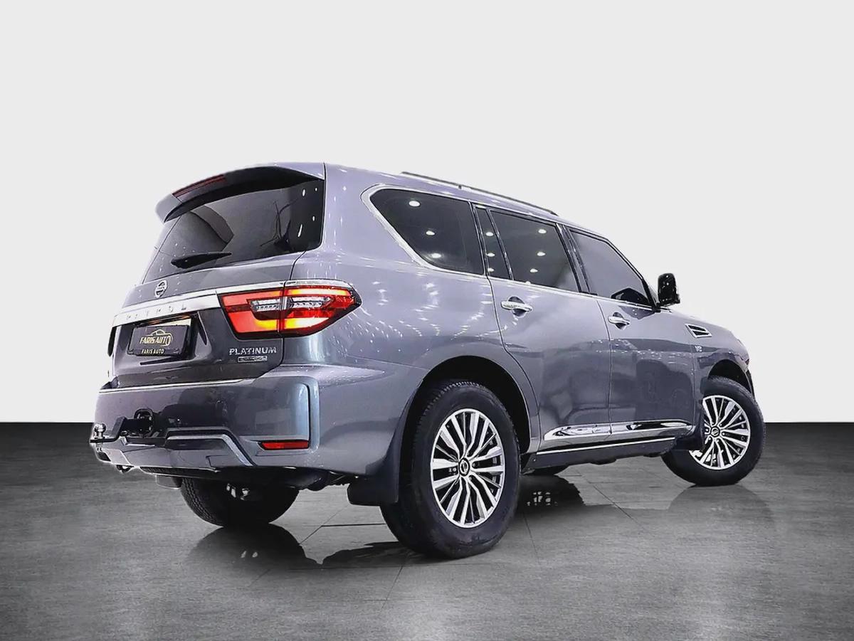 NISSAN PATROL V8 LE PLATINUM GCC FULLY LOADED + STARLIGHT + REAR ENTERTAINMENT + SIDE STEPS-3-3
