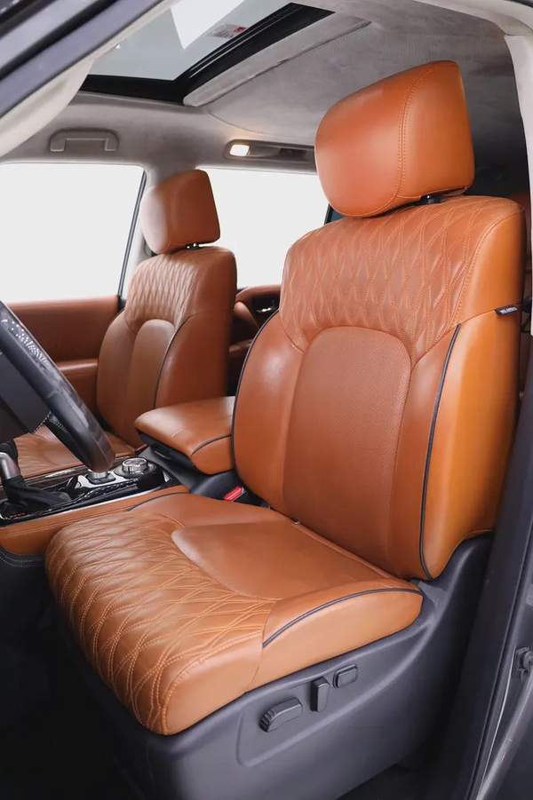 NISSAN PATROL V8 LE PLATINUM GCC FULLY LOADED + STARLIGHT + REAR ENTERTAINMENT + SIDE STEPS