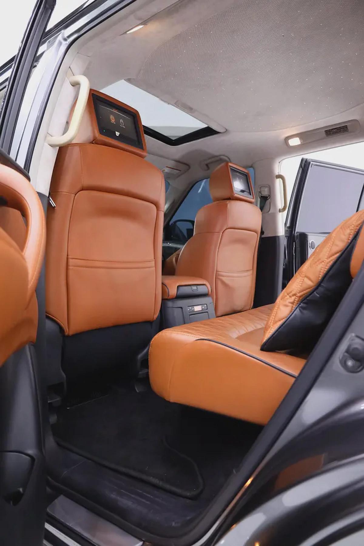 NISSAN PATROL V8 LE PLATINUM GCC FULLY LOADED + STARLIGHT + REAR ENTERTAINMENT + SIDE STEPS-11-11