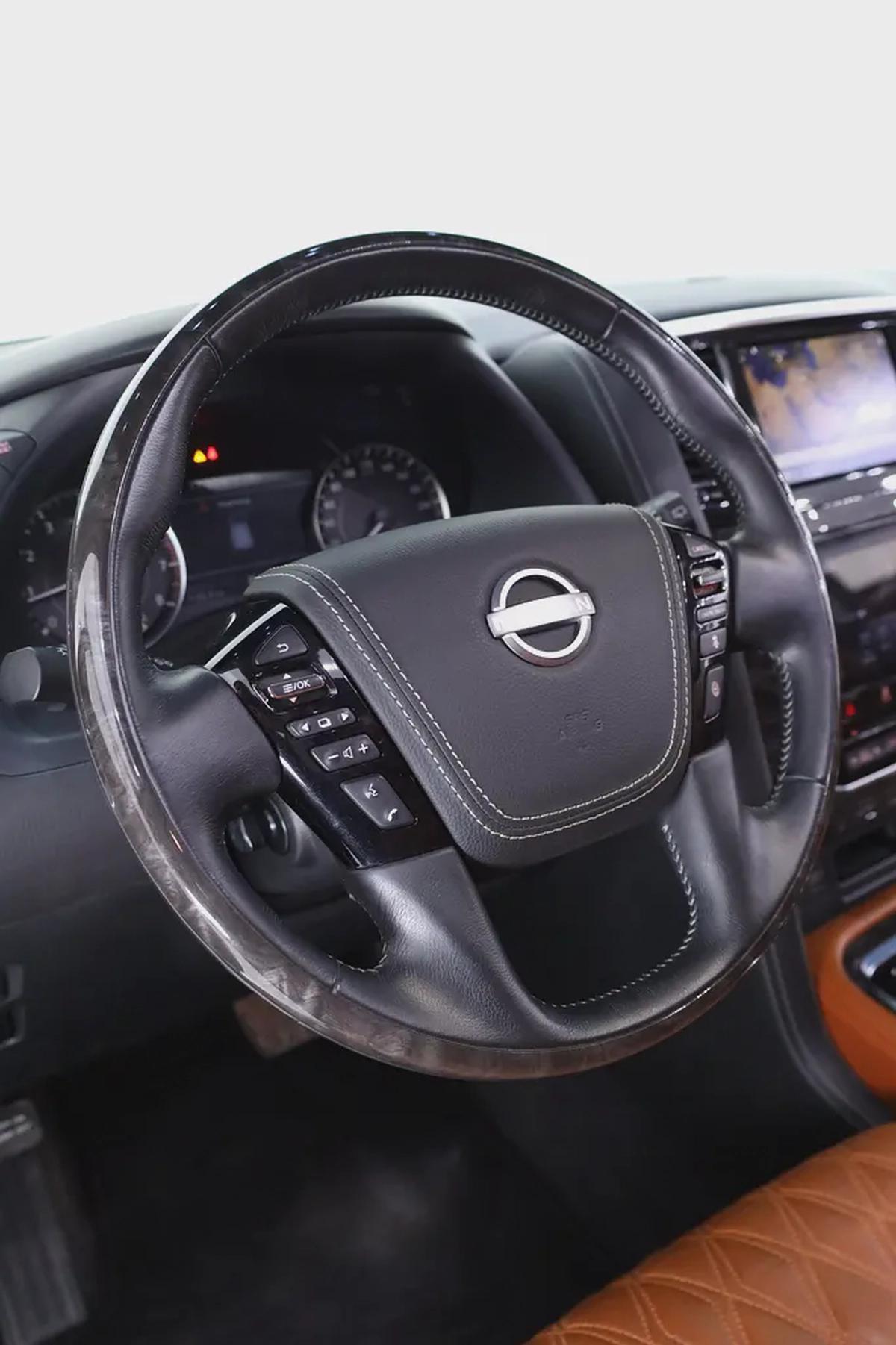 NISSAN PATROL V8 LE PLATINUM GCC FULLY LOADED + STARLIGHT + REAR ENTERTAINMENT + SIDE STEPS-15-15