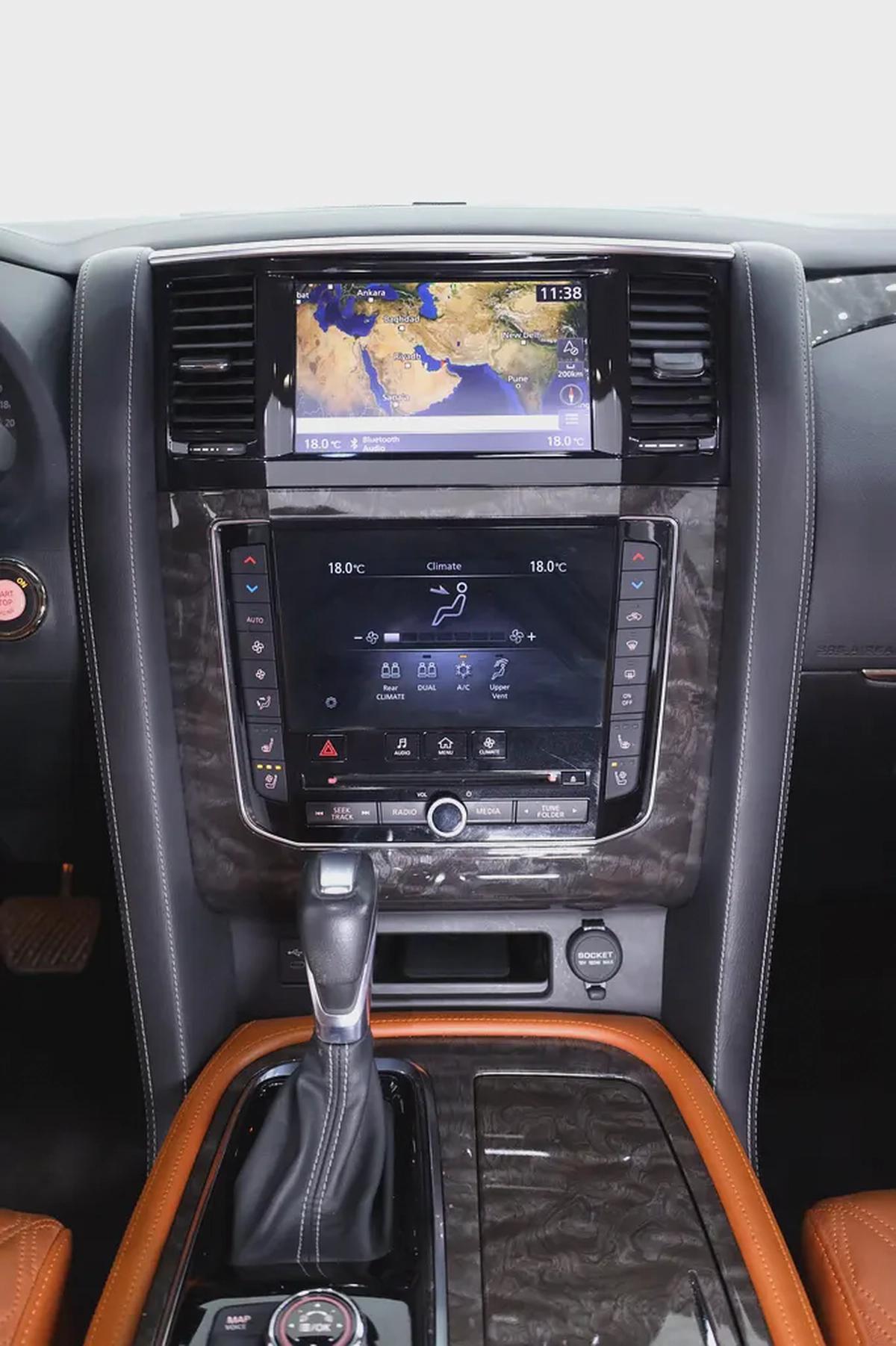 NISSAN PATROL V8 LE PLATINUM GCC FULLY LOADED + STARLIGHT + REAR ENTERTAINMENT + SIDE STEPS-16-16
