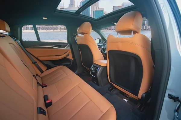 4,000 P.M | 0% Down-Payment | BMW Warranty+Service | Mega Sale Unique Color