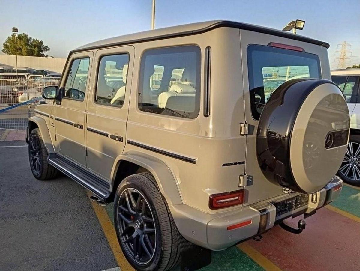 Mercedes-Benz G 63 AMG MERCEDES G 63- GREY INSIDE WHITE-3-3