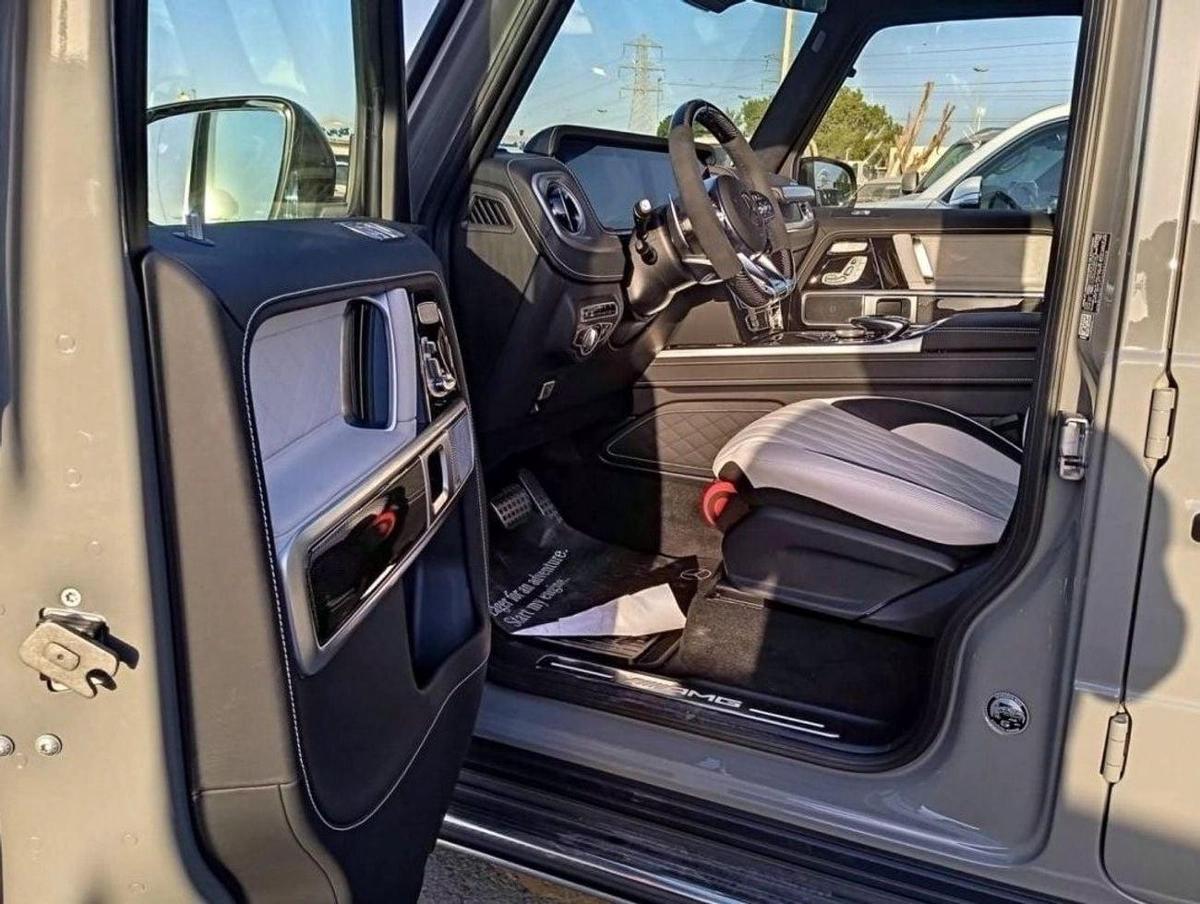 Mercedes-Benz G 63 AMG MERCEDES G 63- GREY INSIDE WHITE-8-8