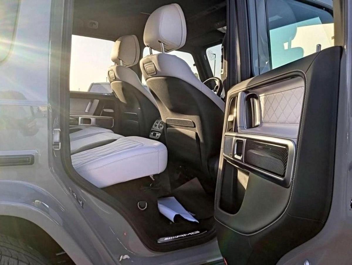 Mercedes-Benz G 63 AMG MERCEDES G 63- GREY INSIDE WHITE-10-10