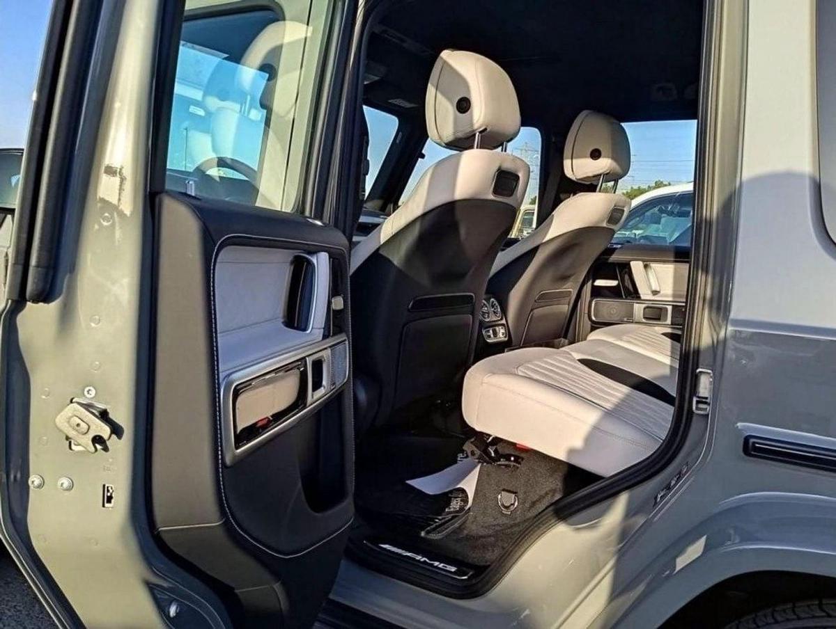Mercedes-Benz G 63 AMG MERCEDES G 63- GREY INSIDE WHITE-13-13