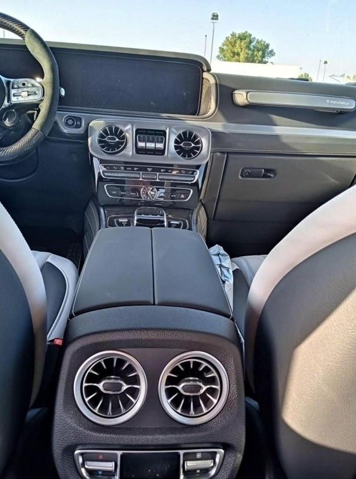Mercedes-Benz G 63 AMG MERCEDES G 63- GREY INSIDE WHITE-16-16