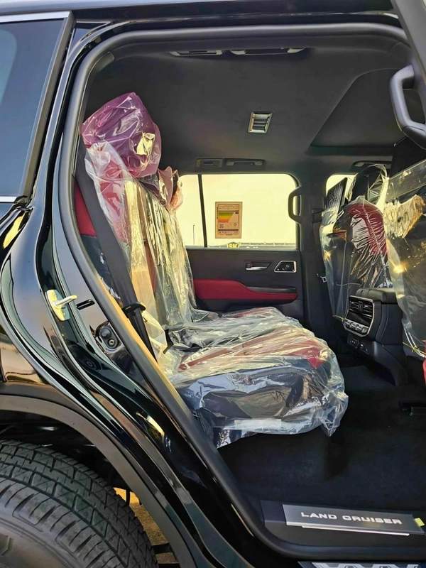Toyota Land Cruiser VXR 3.3L DIESEL || PWR WITH MEMORY SEATS / HUD , RADAR / JBL SPEAKERS