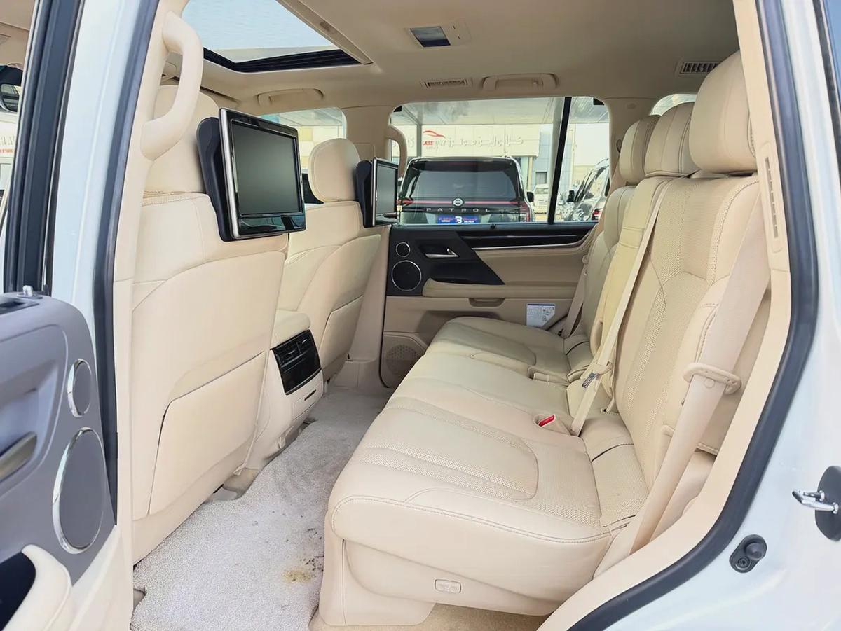 لكزس LX570 بلاتينيوم ابيض / بيج 2020 (الفطيم)-7-7