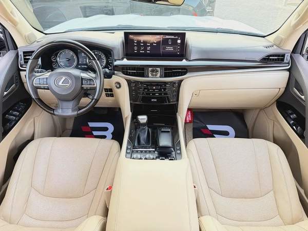 لكزس LX570 بلاتينيوم ابيض / بيج 2020 (الفطيم)