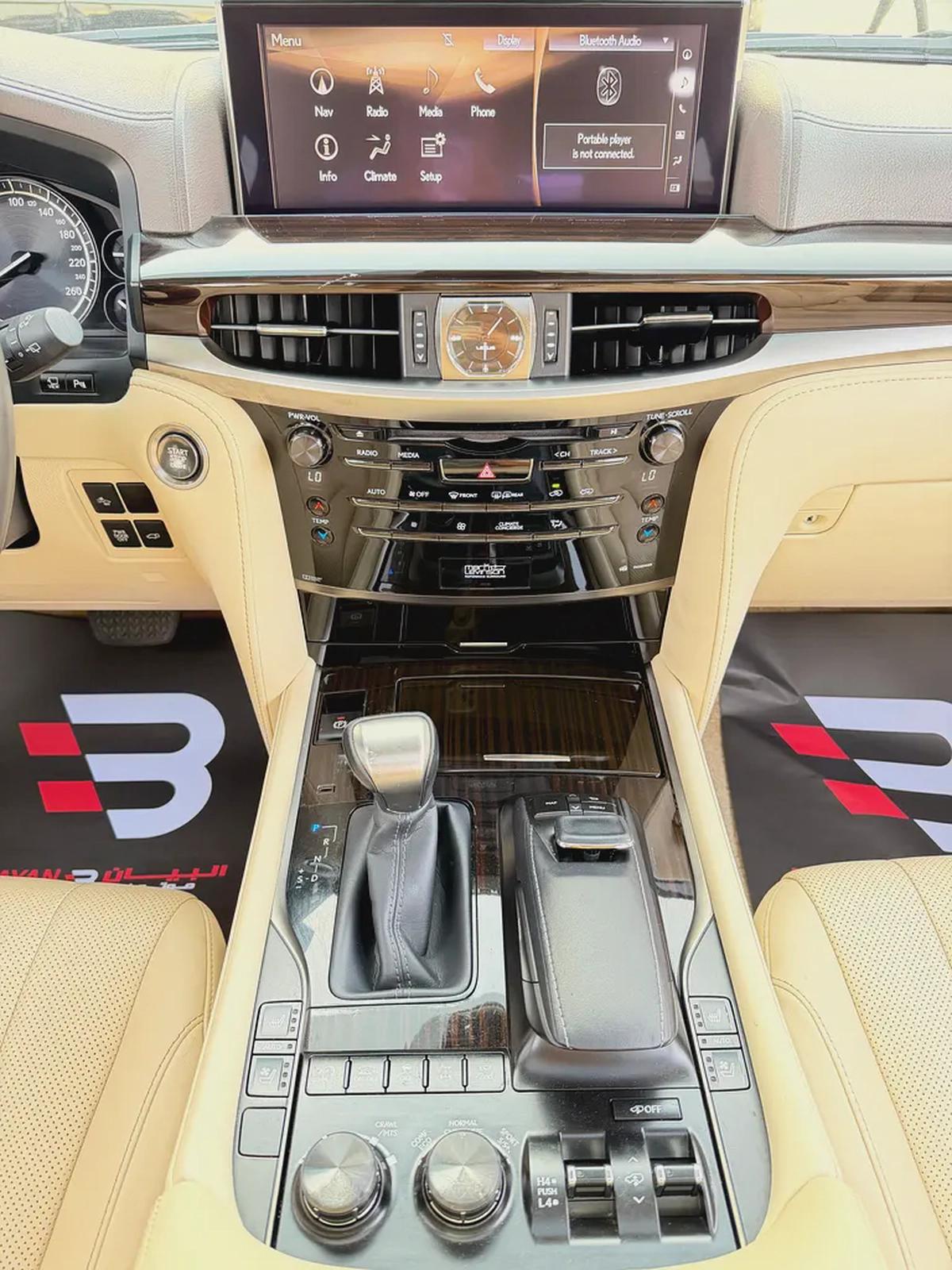 لكزس LX570 بلاتينيوم ابيض / بيج 2020 (الفطيم)-11-11