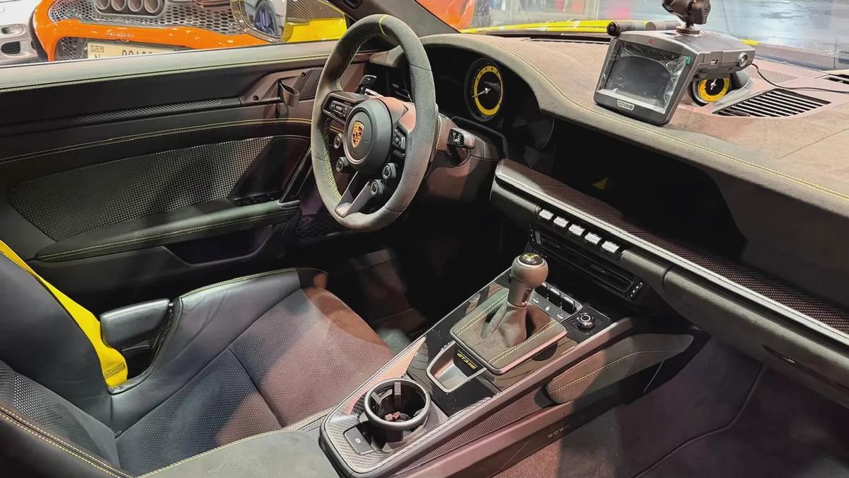 PORSCHE CARRERA /911 GT3 RS, GCC, AL NABODAH WARRANTY, FULL SERVICE HISTORY, FULL CARBON PACKAGE-3-3