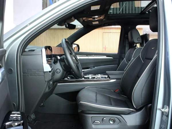 2025 - Cadillac Escalade Sport Platinum V8 with warranty