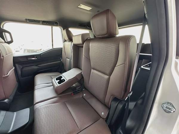 Toyota prado all rounder SE 2.4 petrol