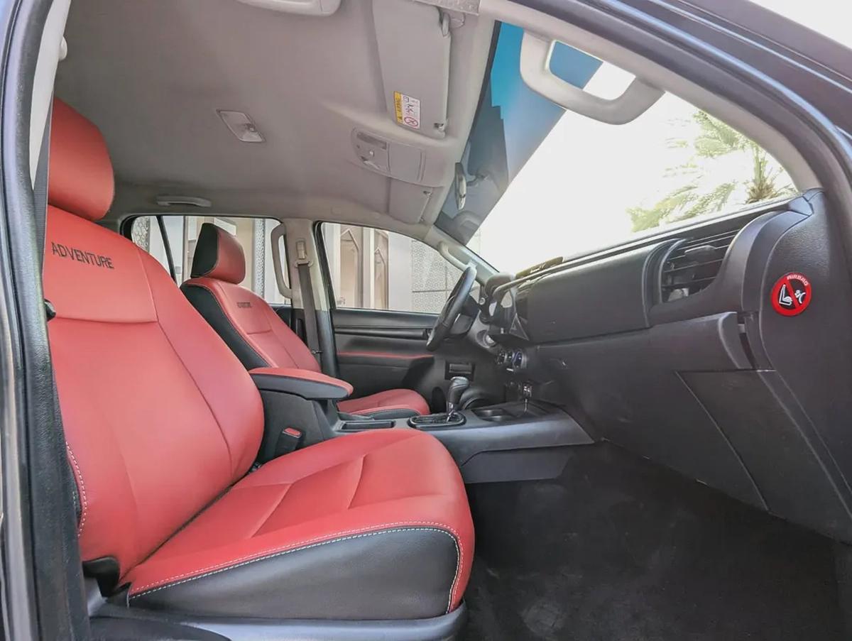 TOYOTA HILUX 2017 FACELIFTED 2025 ADVENTURE GCC V4 2.7L 4X4 IIN EXCELLENT CONDITION-3-3