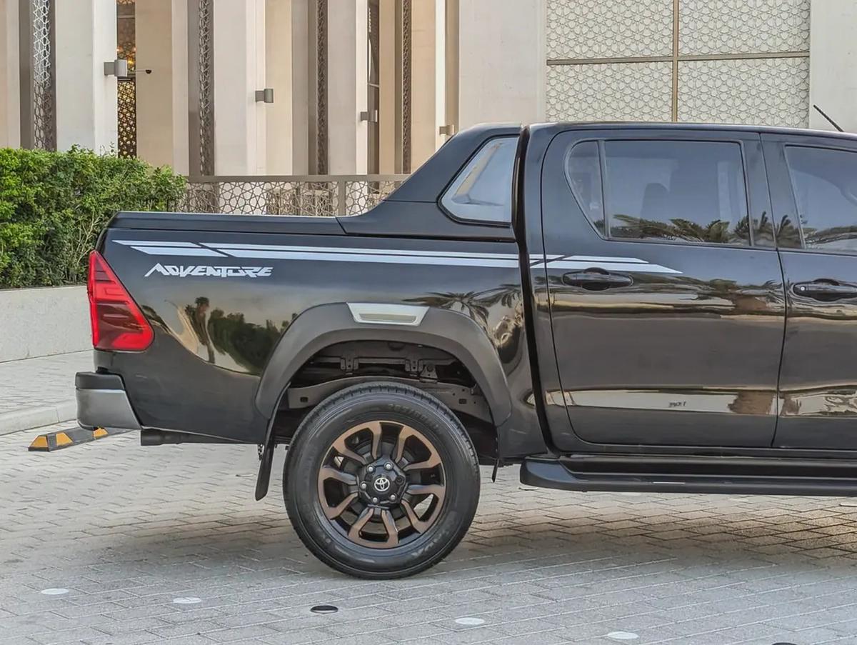 TOYOTA HILUX 2017 FACELIFTED 2025 ADVENTURE GCC V4 2.7L 4X4 IIN EXCELLENT CONDITION-10-10