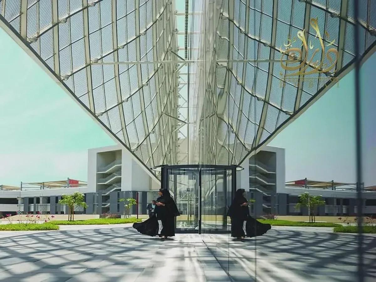 ""Only 15% DP--WYNN EFFECT--ALDAR SEAFRONT ADDRESS--BRANDED BEACHFRONT""-4-4