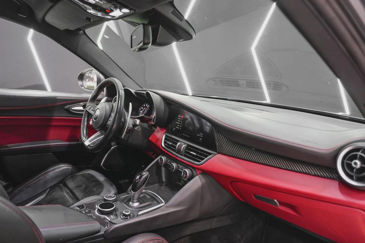 Alfa Romeo Giulia Quadrifoglio-4-4
