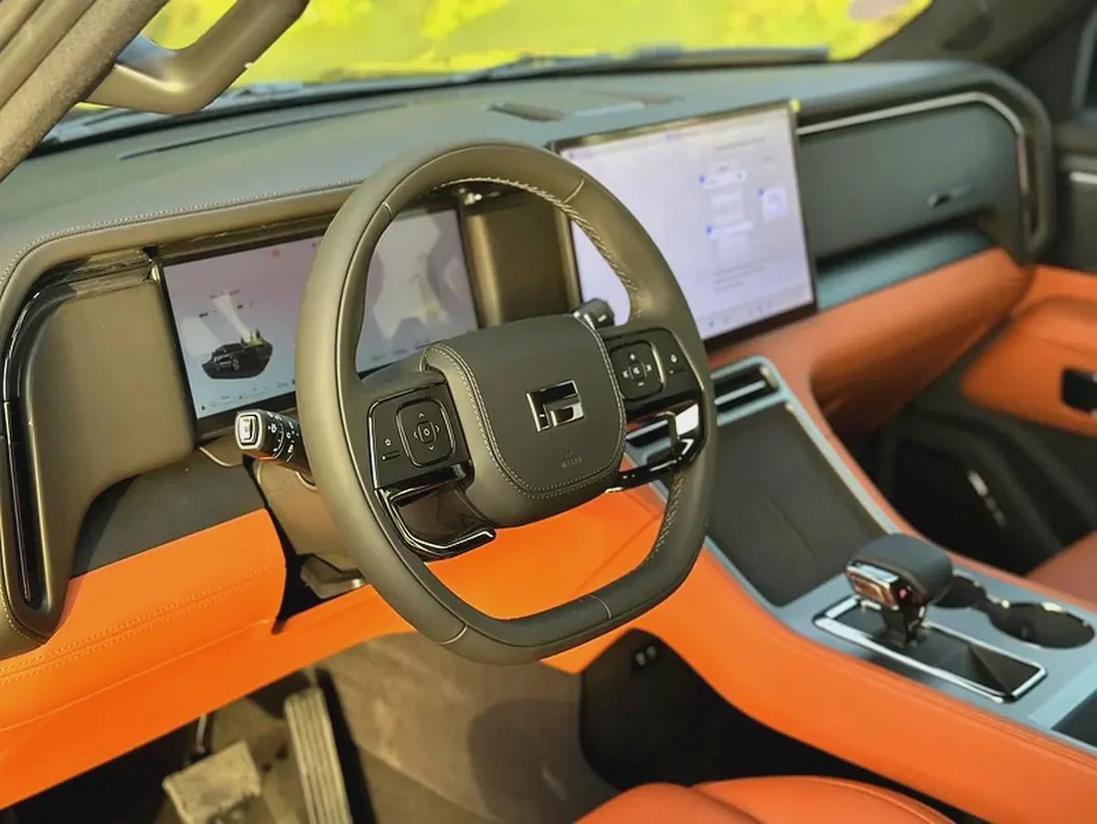 ROX 01 VIP / 2026 / HYBRID / Long-Range / New 6 seats-9-9