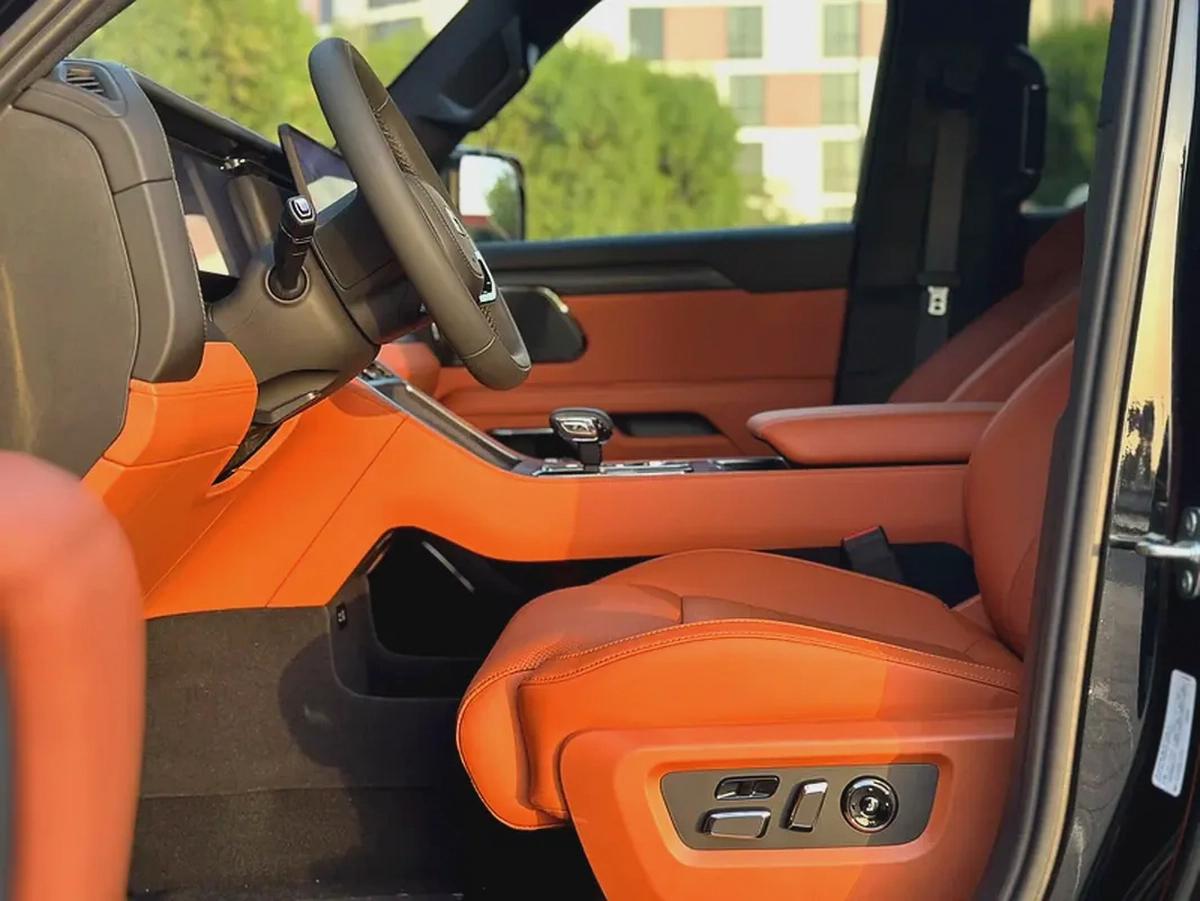 ROX 01 VIP / 2026 / HYBRID / Long-Range / New 6 seats-10-10