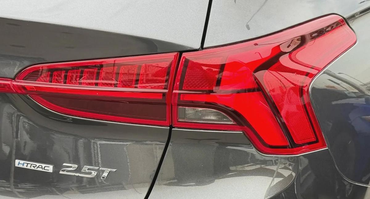HYUNDAI - SANTA FE - CALLIGRAPHY - 2023 - V4 - 2,5L - BY TURBO - AMERICAN SPECS VERY GOOD CONDITION-19-19