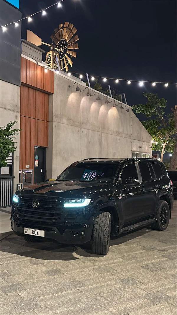Land Cruiser Black Edition