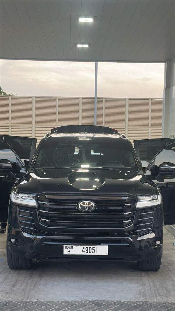 Land Cruiser Black Edition
