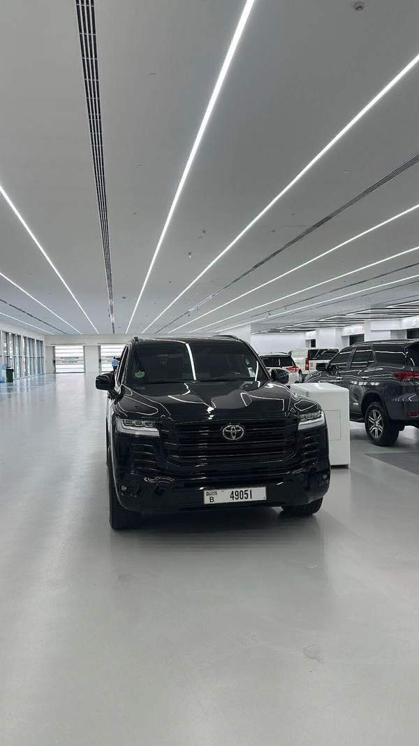Land Cruiser Black Edition