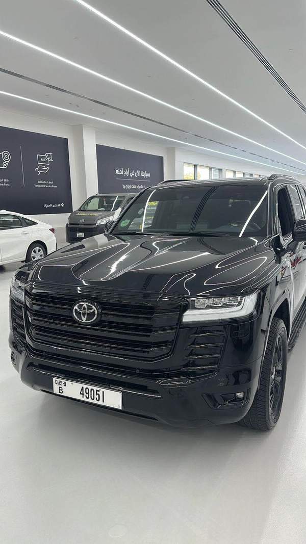 Land Cruiser Black Edition