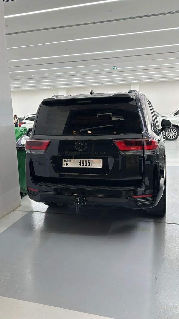 Land Cruiser Black Edition