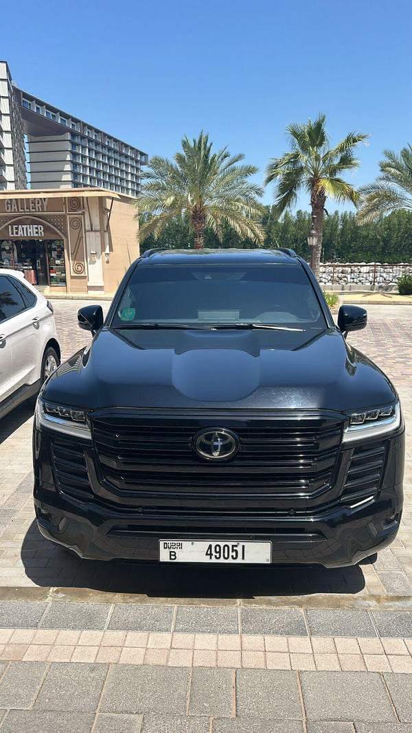 Land Cruiser Black Edition