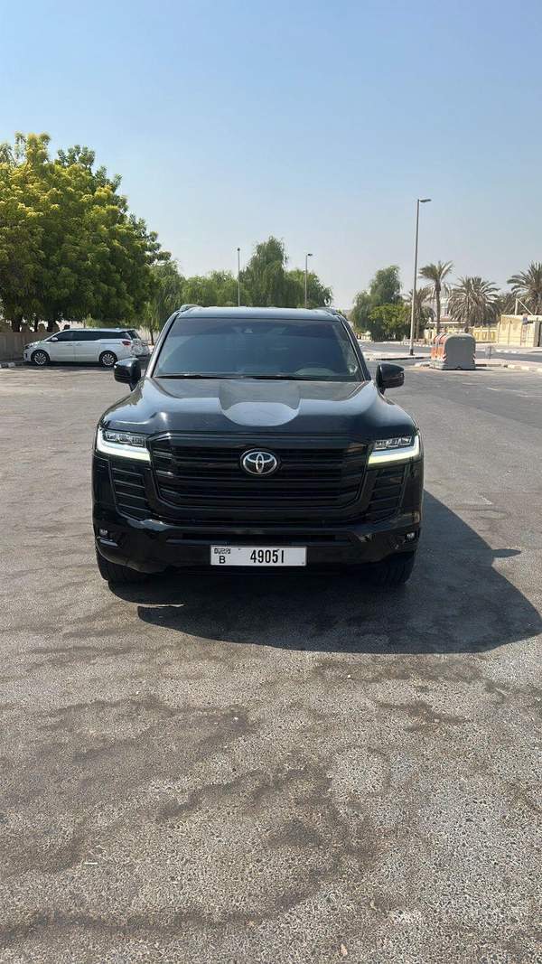 Land Cruiser Black Edition