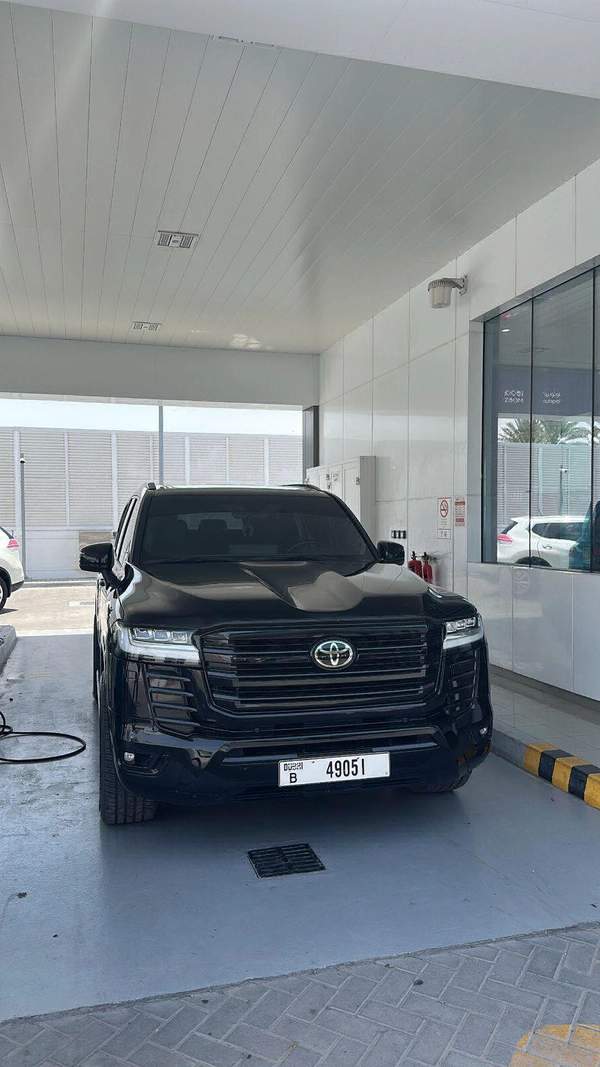 Land Cruiser Black Edition