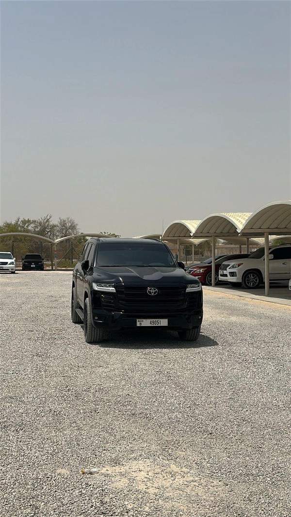 Land Cruiser Black Edition