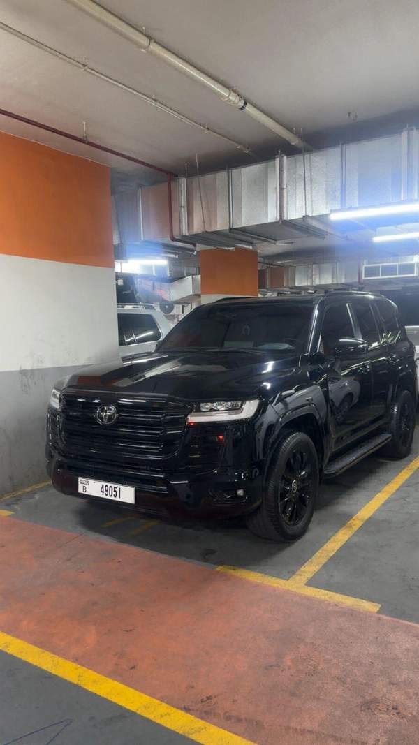 Land Cruiser Black Edition