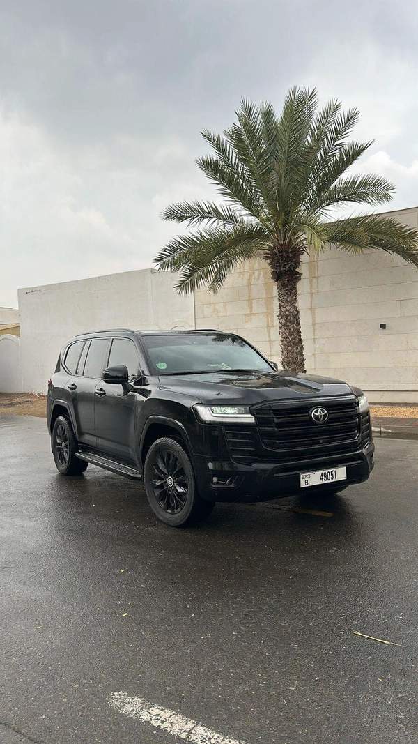 Land Cruiser Black Edition