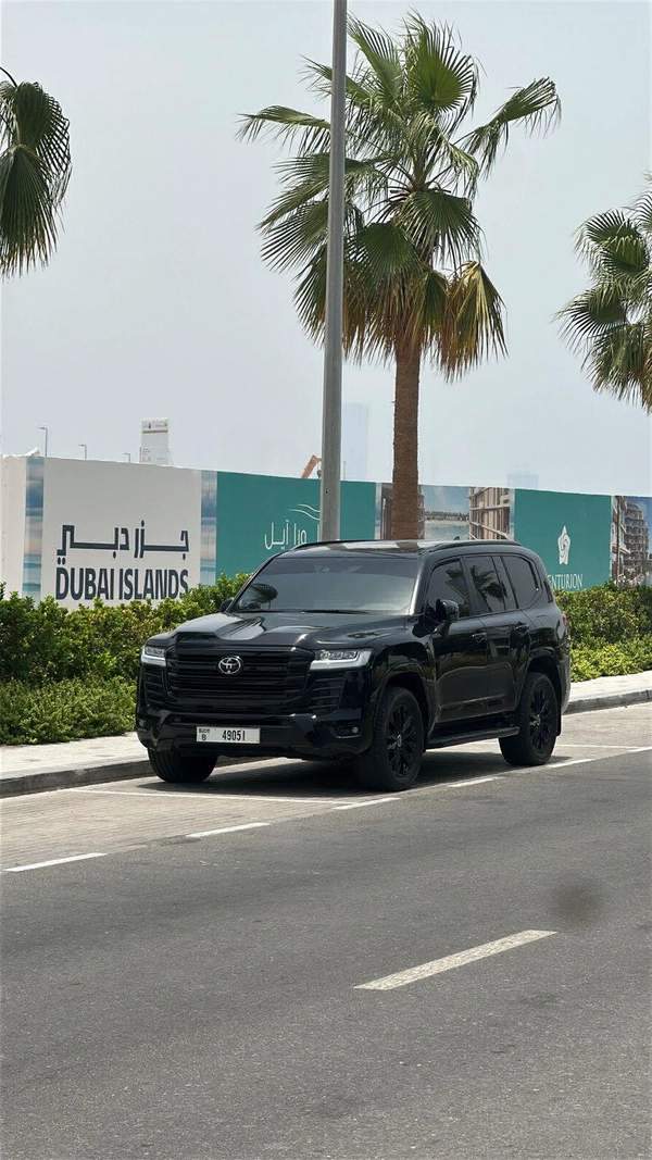 Land Cruiser Black Edition
